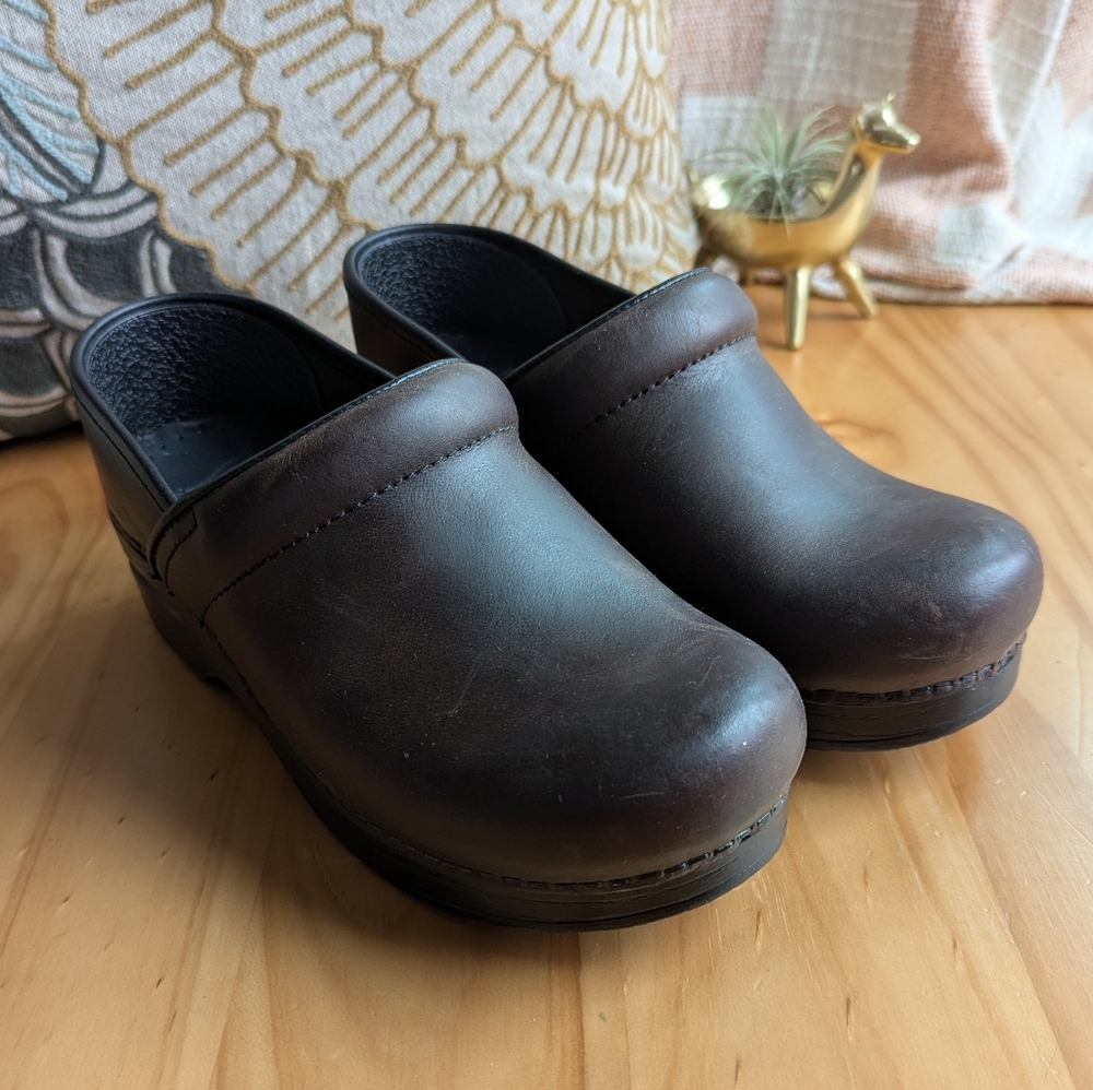 Dansko 37 Wide Professional Brown Leather Clog